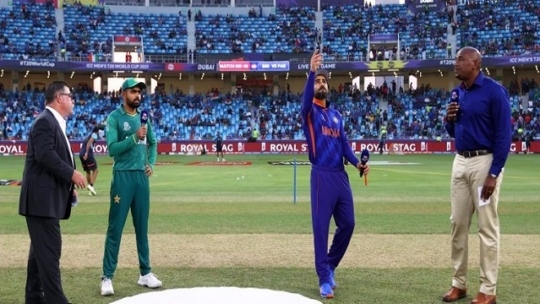 Pakistan win toss elect to bowl first against India